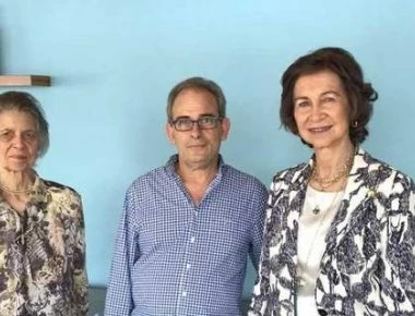 Στην Κρήτη η τέως βασίλισσα Σοφία της Ισπανίας με την αδερφή της - Έφαγαν ντολμάδες και φάβα σε εστιατόριο (φωτό)